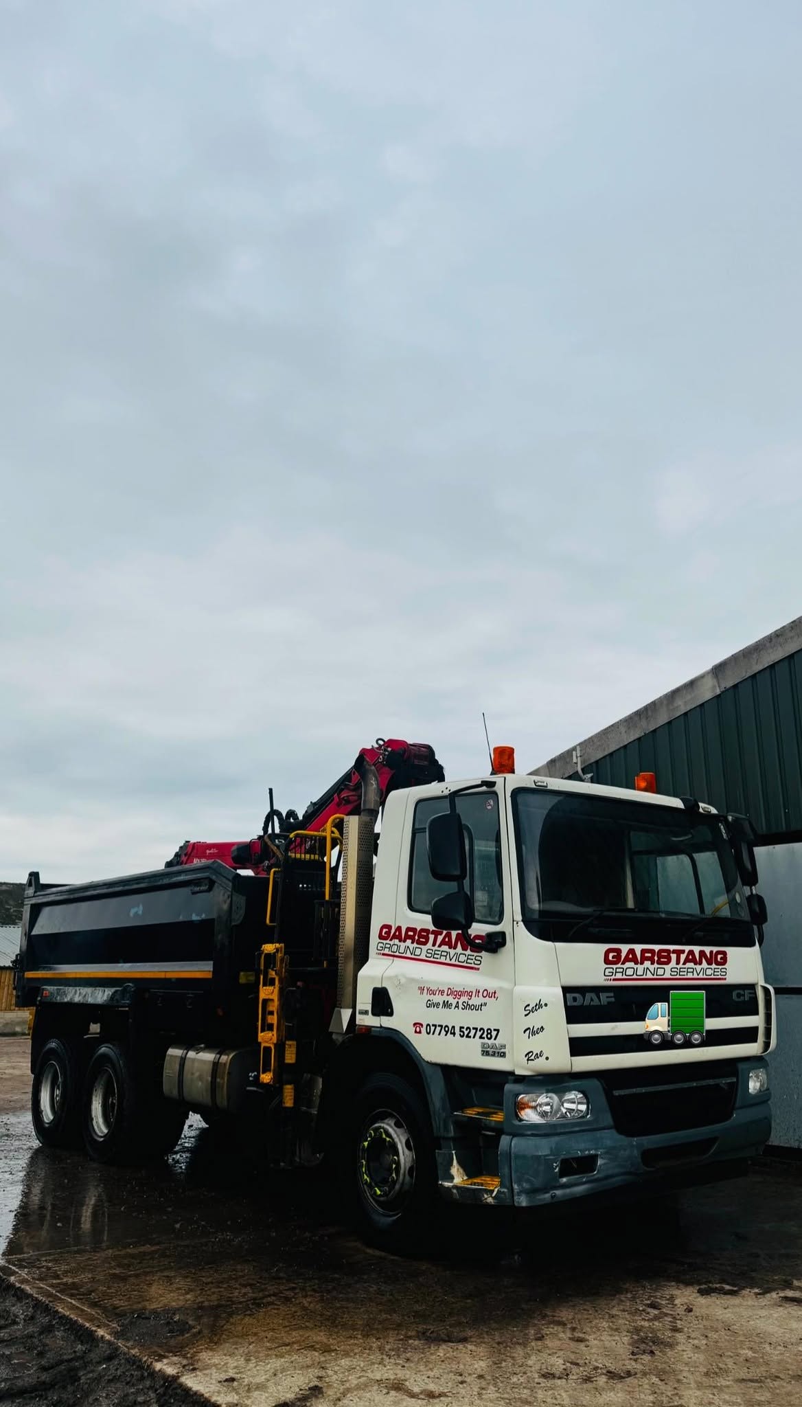 Professional grab hire vehicle